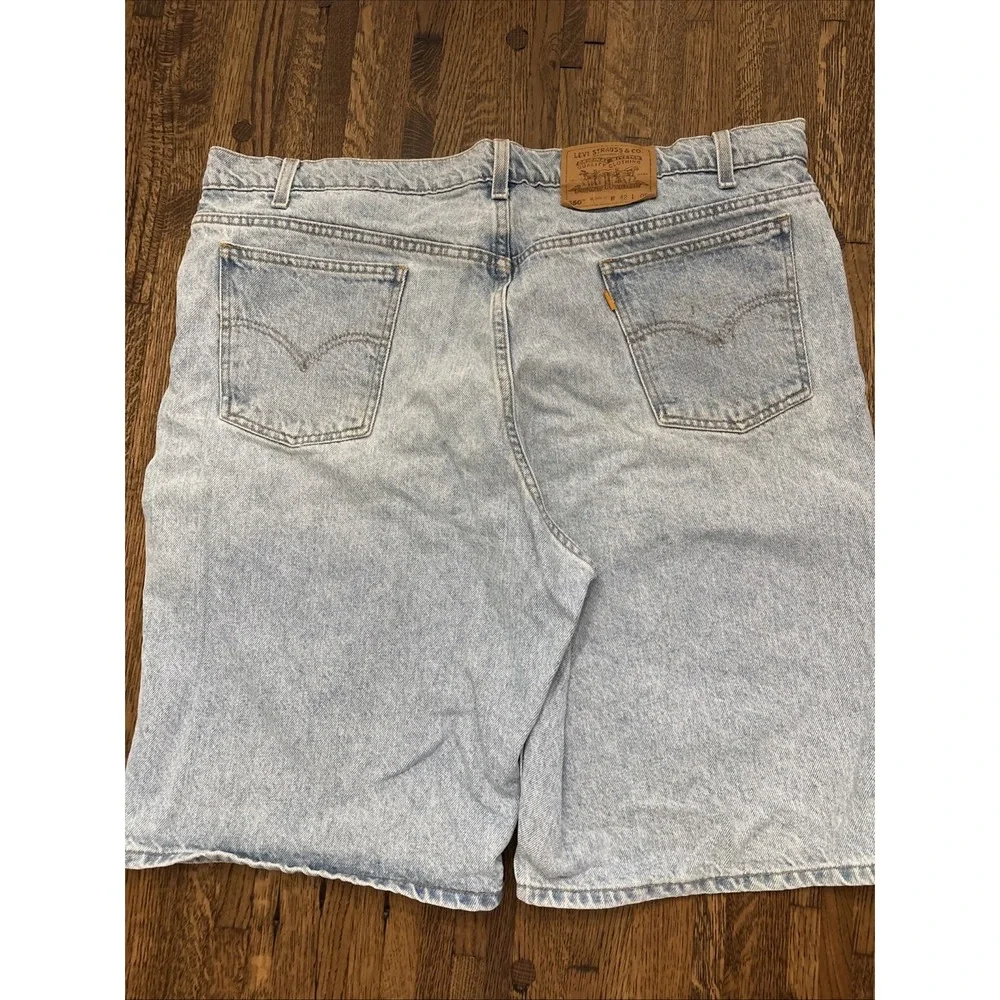 Vintage Levi's Men's 90's Denim Shorts Size 42 Light Wash 1995 550 Relaxed Fit